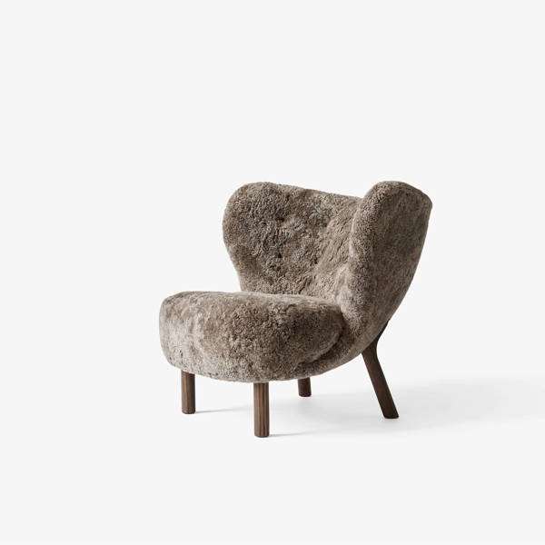 Little Petra Lounge Chair - Walnut legs - Sheepskin Sahara